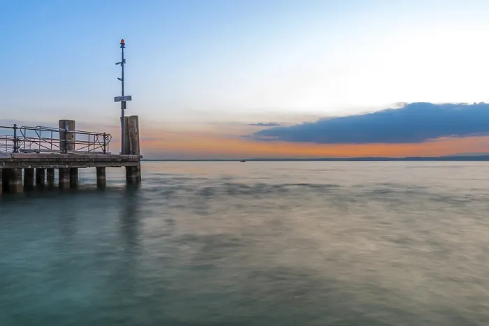Gerahmter Druck : Abendatmosphäre am Hafen. Gerahmter Druck : Abendatmosphäre am Hafen.