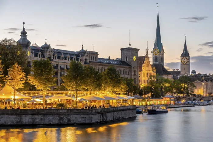 Gerahmter Druck : Abendatmosphäre am Limmat. Gerahmter Druck : Abendatmosphäre am Limmat.