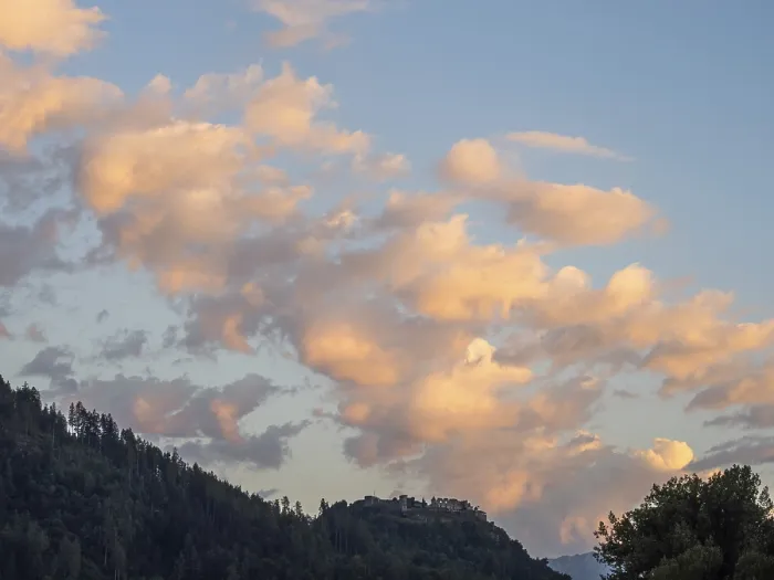 Gerahmter Druck : Abendwolken über Landskronburg. Gerahmter Druck : Abendwolken über Landskronburg.