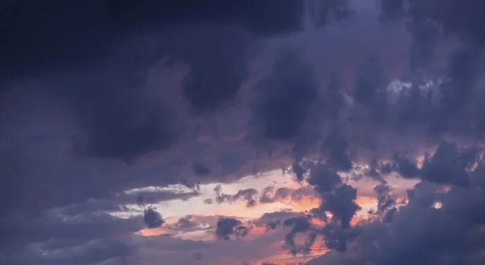 Gerahmter Druck : Abendwolken vor einem Gewitter. Gerahmter Druck : Abendwolken vor einem Gewitter.