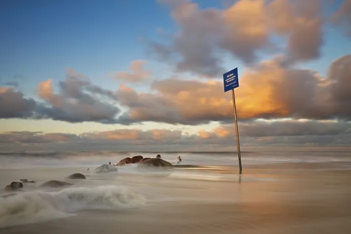 Gerahmter Druck : Abendlicht an der Ostseeküste.