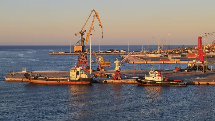 Gerahmter Druck : Abendlicht, Pier, Ladegerei. Gerahmter Druck : Abendlicht, Pier, Ladegerei.