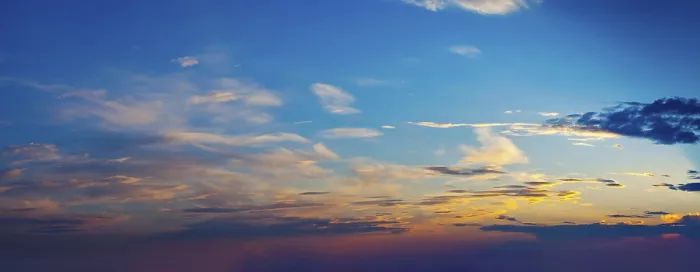 Gerahmter Druck : Abendhimmel mit dramatischen Wolken. Gerahmter Druck : Abendhimmel mit dramatischen Wolken.