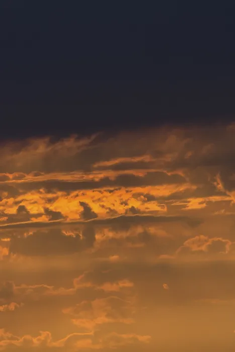 Gerahmter Druck : Abendhimmel mit rötlich gefärbten Wolken. Gerahmter Druck : Abendhimmel mit rötlich gefärbten Wolken.