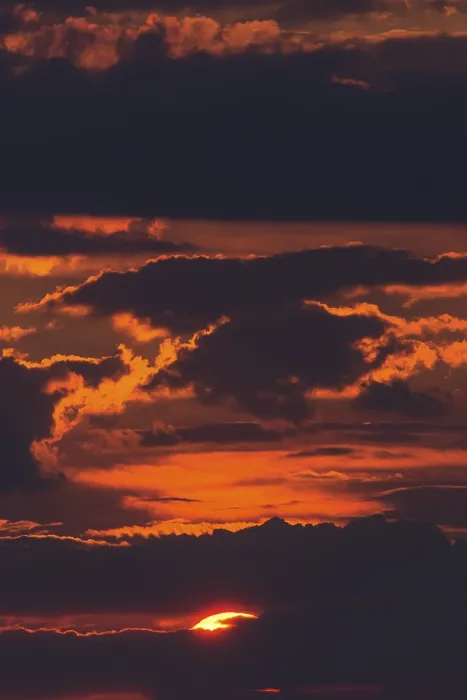 Gerahmter Druck : Abendhimmel mit untergehender Sonne, Bayern, Deutschland. Gerahmter Druck : Abendhimmel mit untergehender Sonne, Bayern, Deutschland.