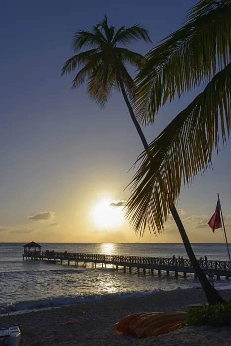 Gerahmter Druck : Abendhimmel mit einem Sonnenreflex im Wasser. Gerahmter Druck : Abendhimmel mit einem Sonnenreflex im Wasser.