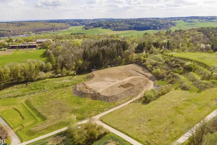 Gerahmter Druck : Weites Landschaftsbild mit Wäldern. Gerahmter Druck : Weites Landschaftsbild mit Wäldern.