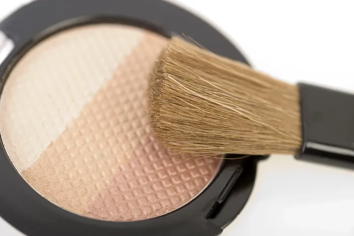 Gerahmter Druck : Augen-Schatten mit Pinsel Gerahmter Druck : Augen-Schatten mit Pinsel