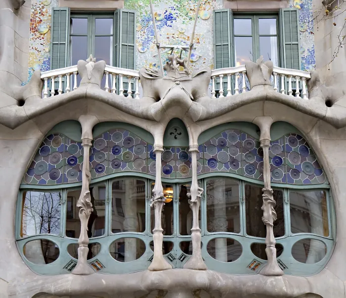 Gerahmter Druck : Fassaden-Detail der Casa Battlo. Gerahmter Druck : Fassaden-Detail der Casa Battlo.