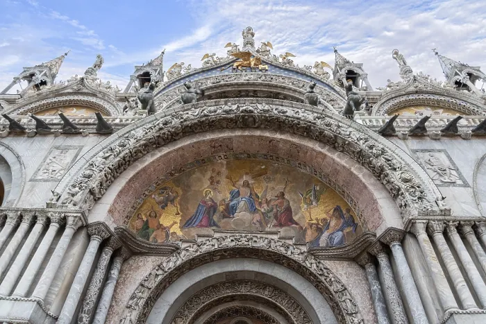 Gerahmter Druck : Fassade der Hauptpforte der St.-Markus-Basilika in Venedig Gerahmter Druck : Fassade der Hauptpforte der St.-Markus-Basilika in Venedig