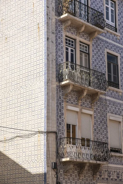 Gerahmter Druck : Fassade mit bemalten Fliesen. Gerahmter Druck : Fassade mit bemalten Fliesen.