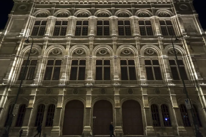 Gerahmter Druck : Fassade der Wiener Staatsoper Gerahmter Druck : Fassade der Wiener Staatsoper