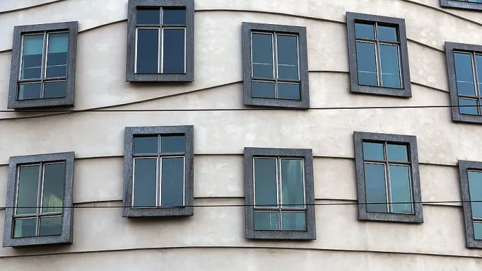 Gerahmter Druck : Fassade mit Fenstern, Tanzhaus Gerahmter Druck : Fassade mit Fenstern, Tanzhaus