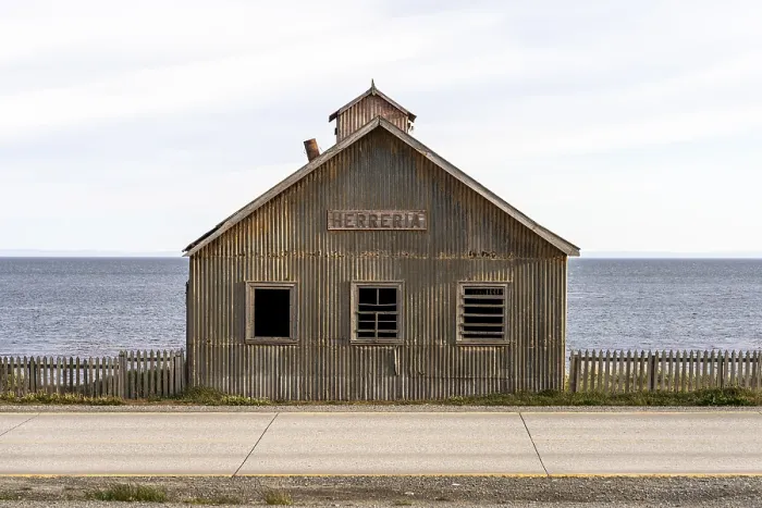 Gerahmter Druck : Fabriken Schmiede, Estancia San Gregorio Gerahmter Druck : Fabriken Schmiede, Estancia San Gregorio