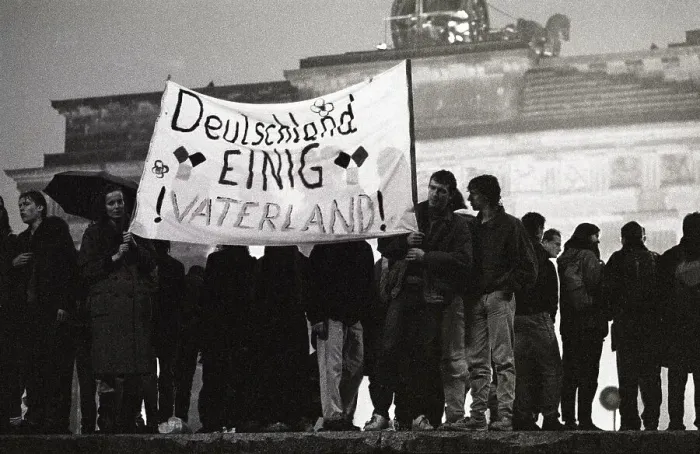 Gerahmter Druck : Fall der Berliner Mauer. Gerahmter Druck : Fall der Berliner Mauer.