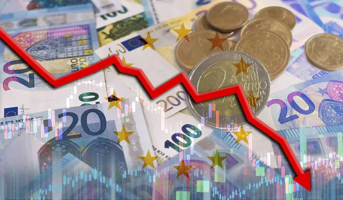 Gerahmter Druck : Fall des Euro auf einem Finanzgraph Gerahmter Druck : Fall des Euro auf einem Finanzgraph