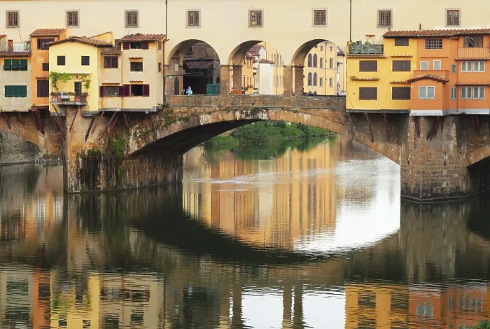 Gerahmter Druck : Bekannter Brücke Ponte Vecchio mit Reflexion. Gerahmter Druck : Bekannter Brücke Ponte Vecchio mit Reflexion.