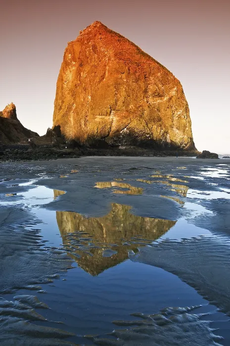 Gerahmter Druck : Bekanntes Haystack Rock, Monolith. Gerahmter Druck : Bekanntes Haystack Rock, Monolith.