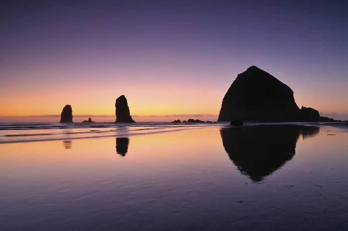 Gerahmter Druck : Der berühmte Haystack Rock, Monolith. Gerahmter Druck : Der berühmte Haystack Rock, Monolith.