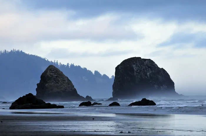 Gerahmter Druck : Bekannter Fels Haystack Rock Gerahmter Druck : Bekannter Fels Haystack Rock