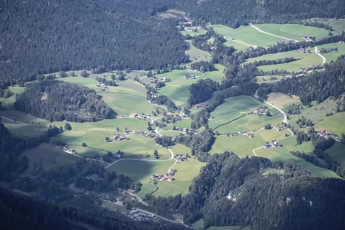 Gerahmter Druck : Bewirtschaftete Felder, Kramerlehen, Berchtesgaden. Gerahmter Druck : Bewirtschaftete Felder, Kramerlehen, Berchtesgaden.