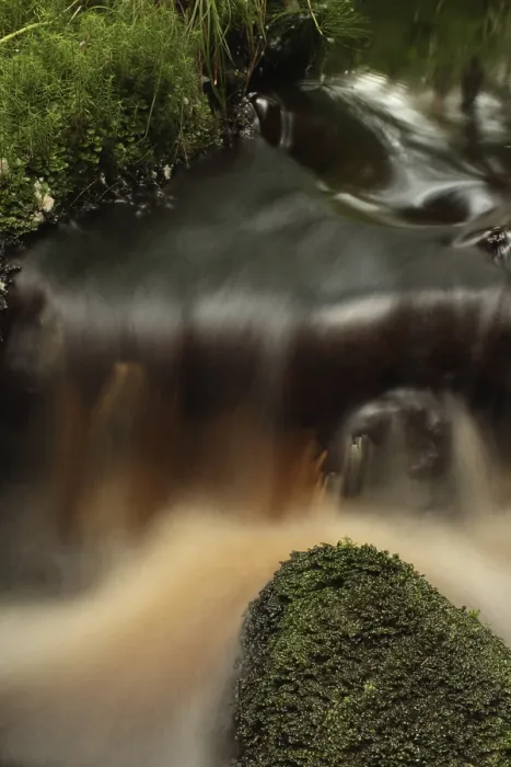 Gerahmter Druck : Bergstrom, Wasserfall. Gerahmter Druck : Bergstrom, Wasserfall.
