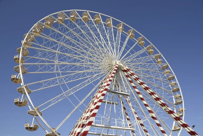Gerahmter Druck : Riesenrad. Karussell Gerahmter Druck : Riesenrad. Karussell