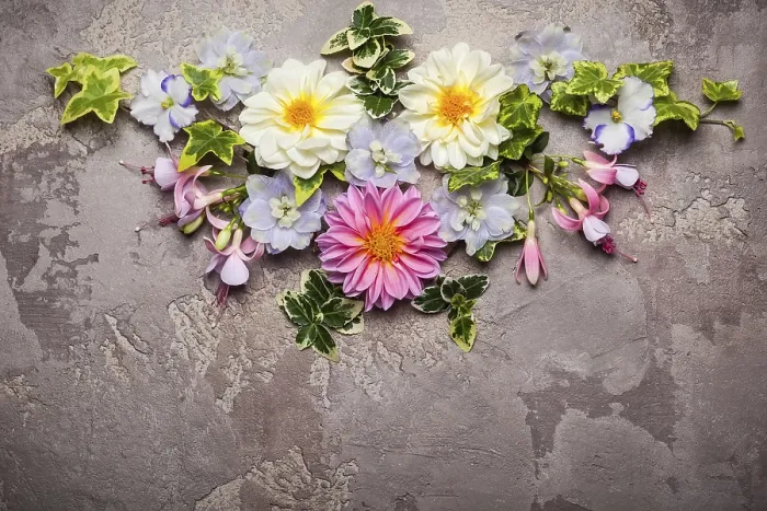 Gerahmter Druck : Festliche Blumenkomposition. Überblick von oben. Gerahmter Druck : Festliche Blumenkomposition. Überblick von oben.