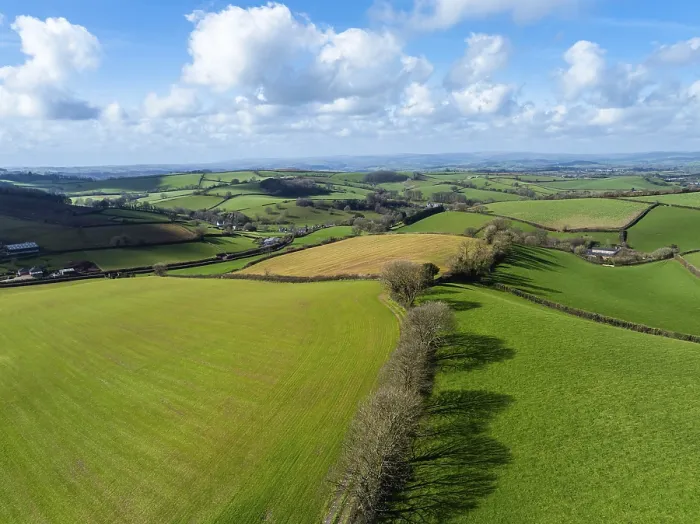 Gerahmter Druck : Felder und Farmen aus einer Drohne, Devon. Gerahmter Druck : Felder und Farmen aus einer Drohne, Devon.