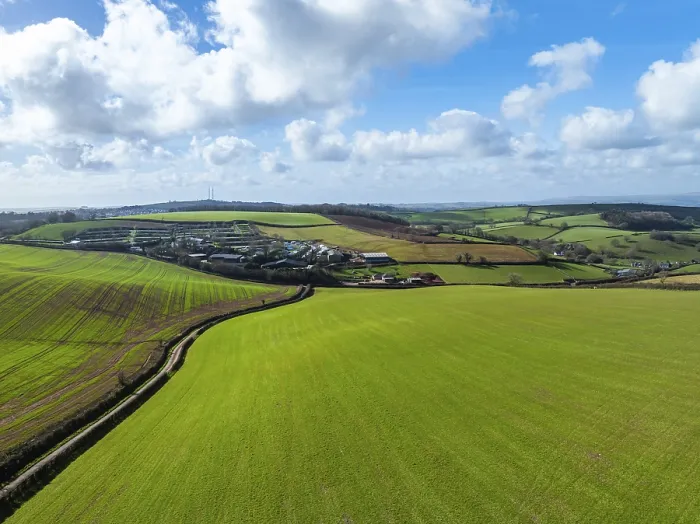 Gerahmter Druck : Felder und Farmen aus einem Drohnen, Devon. Gerahmter Druck : Felder und Farmen aus einem Drohnen, Devon.