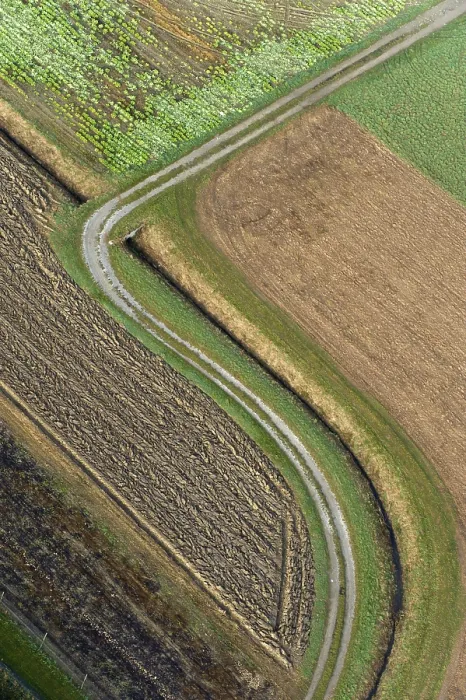 Gerahmter Druck : Felder und Straße, Luftbild. Gerahmter Druck : Felder und Straße, Luftbild.