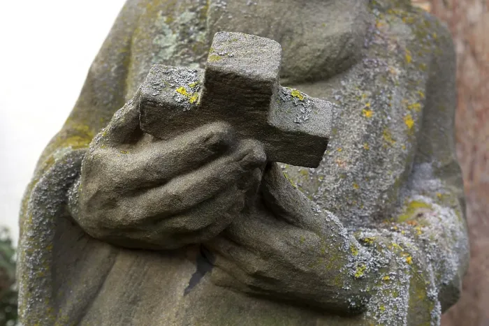 Gerahmter Druck : Figur eines Heiligen, Detail. Gerahmter Druck : Figur eines Heiligen, Detail.