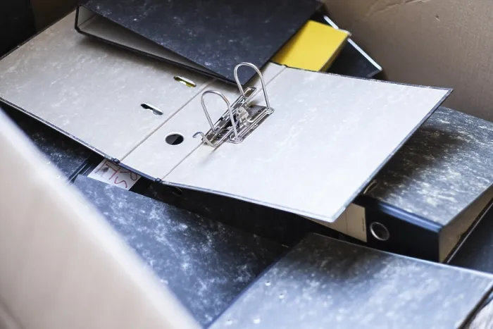 Gerahmter Druck : Leere Dateifachordner in einer Box. Gerahmter Druck : Leere Dateifachordner in einer Box.