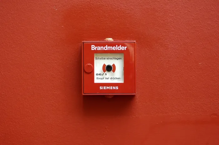 Gerahmter Druck : Feuerlarm. Brandmeldeanlage Gerahmter Druck : Feuerlarm. Brandmeldeanlage