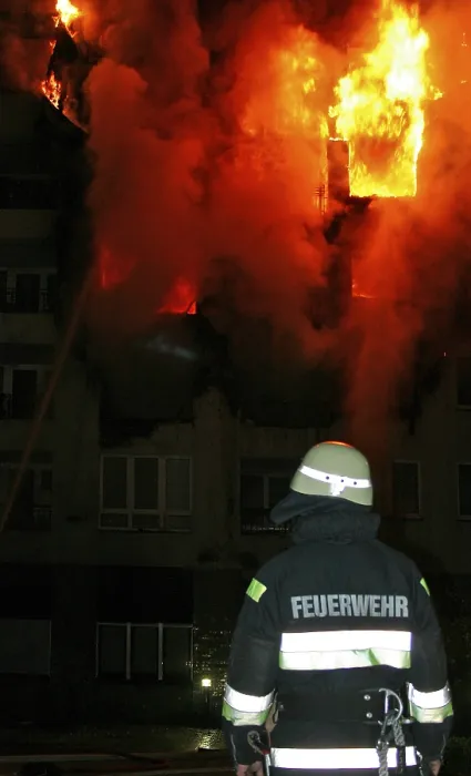 Gerahmter Druck : Feuerwehr im Einsatz. Gerahmter Druck : Feuerwehr im Einsatz.
