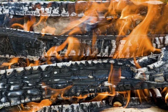 Gerahmter Druck : Feuer im Kamin. Gerahmter Druck : Feuer im Kamin.