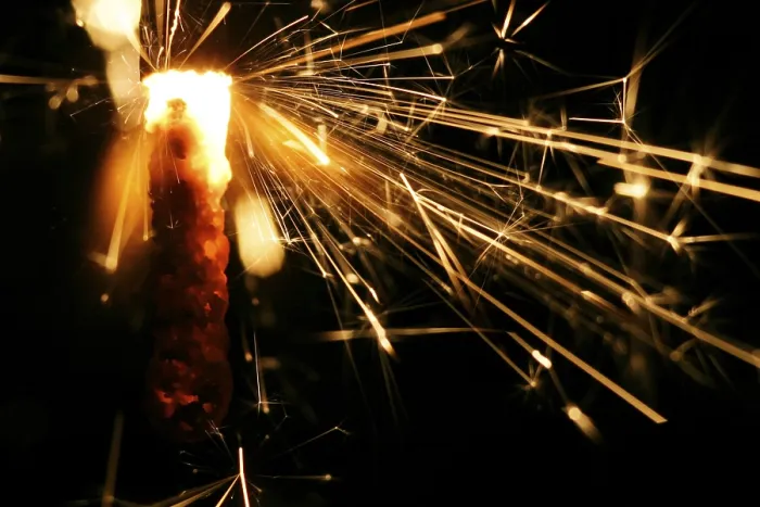 Gerahmter Druck : Feuer auf einem Weihnachtsbaum. Gerahmter Druck : Feuer auf einem Weihnachtsbaum.