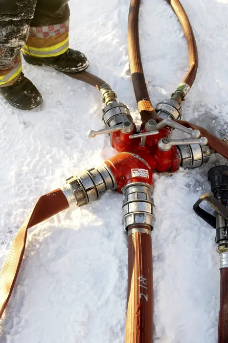 Gerahmter Druck : Feuerwehrmann am Werk Gerahmter Druck : Feuerwehrmann am Werk