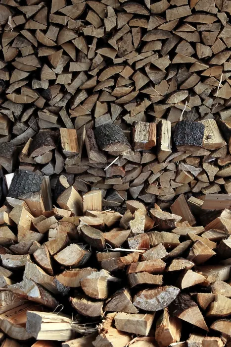 Gerahmter Druck : Holz, Balken, Scheite. Gerahmter Druck : Holz, Balken, Scheite.