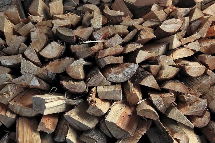 Gerahmter Druck : Holz, Balken, Scheite. Gerahmter Druck : Holz, Balken, Scheite.