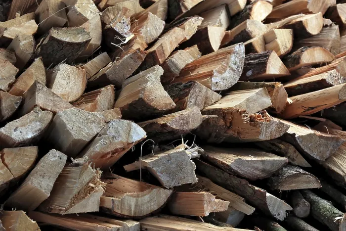 Gerahmter Druck : Holz, Stämme, Scheite. Gerahmter Druck : Holz, Stämme, Scheite.