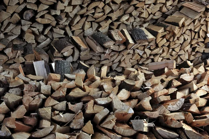 Gerahmter Druck : Holz, Balken, Scheite. Gerahmter Druck : Holz, Balken, Scheite.