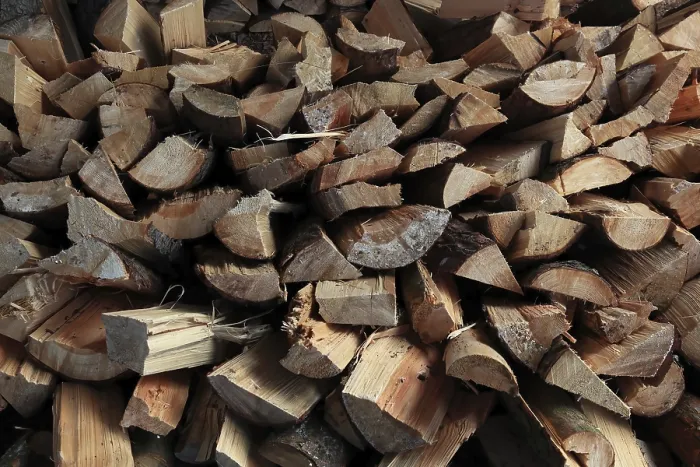 Gerahmter Druck : Holz, gespaltene Balken. Gerahmter Druck : Holz, gespaltene Balken.