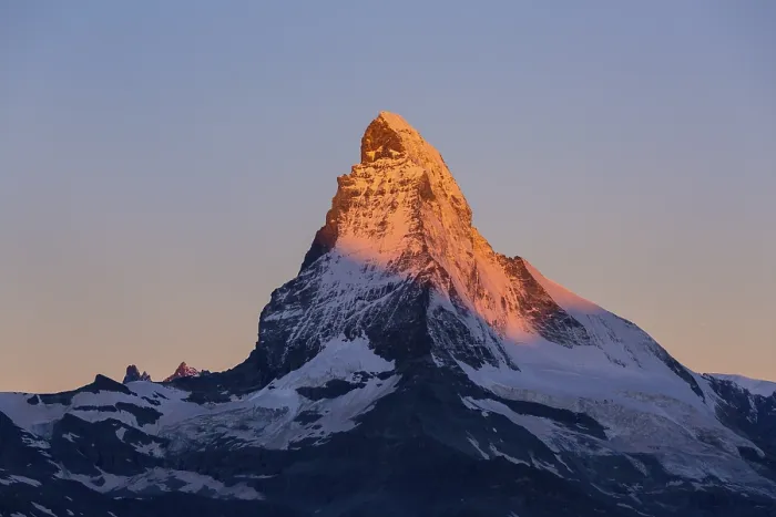 Gerahmter Druck : Erste Sonnenstrahlen auf den Matterhorn. Gerahmter Druck : Erste Sonnenstrahlen auf den Matterhorn.