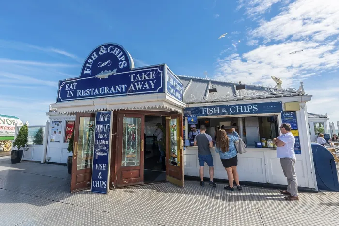 Gerahmter Druck : Fisch und Chips Restaurant, Brighton Gerahmter Druck : Fisch und Chips Restaurant, Brighton