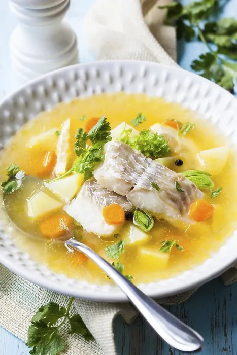 Gerahmter Druck : Fischsuppe mit Kabeljau und Gemüse. Gerahmter Druck : Fischsuppe mit Kabeljau und Gemüse.
