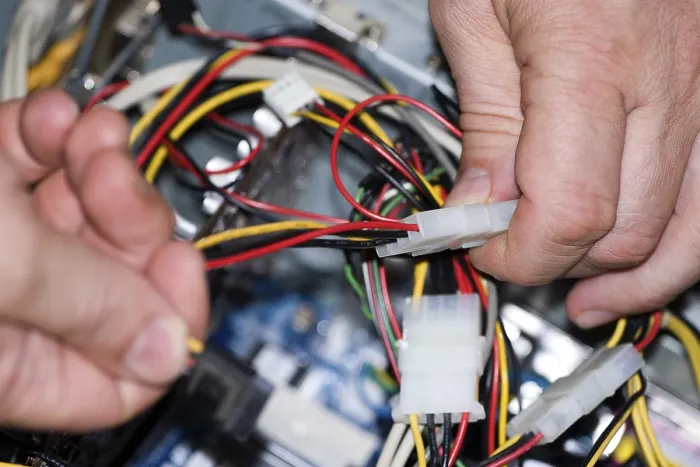 Gerahmter Druck : Reparieren eines Computers. Gerahmter Druck : Reparieren eines Computers.