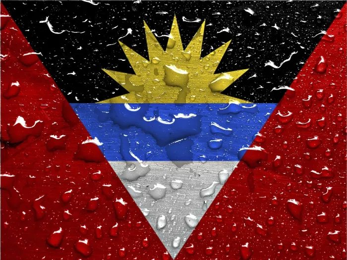 Gerahmter Druck : Flagge von Antigua und Barbuda mit Regentropfen. Gerahmter Druck : Flagge von Antigua und Barbuda mit Regentropfen.