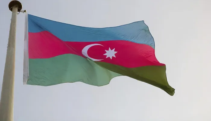 Gerahmter Druck : Die Flagge Aserbaidschans flattert im Wind. Gerahmter Druck : Die Flagge Aserbaidschans flattert im Wind.