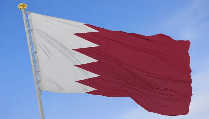 Gerahmter Druck : Die Flagge von Bahrain flattert im Wind. Gerahmter Druck : Die Flagge von Bahrain flattert im Wind.